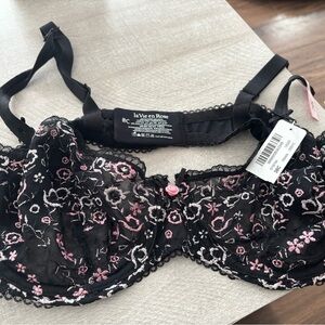 La Vie En Rose Black Bra with Pink Floral Embroidery